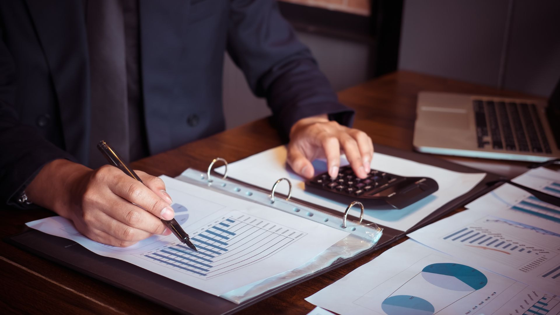 Phân Biệt VAS, VFRS Và IFRS: Doanh Nghiệp Cần Biết Gì?