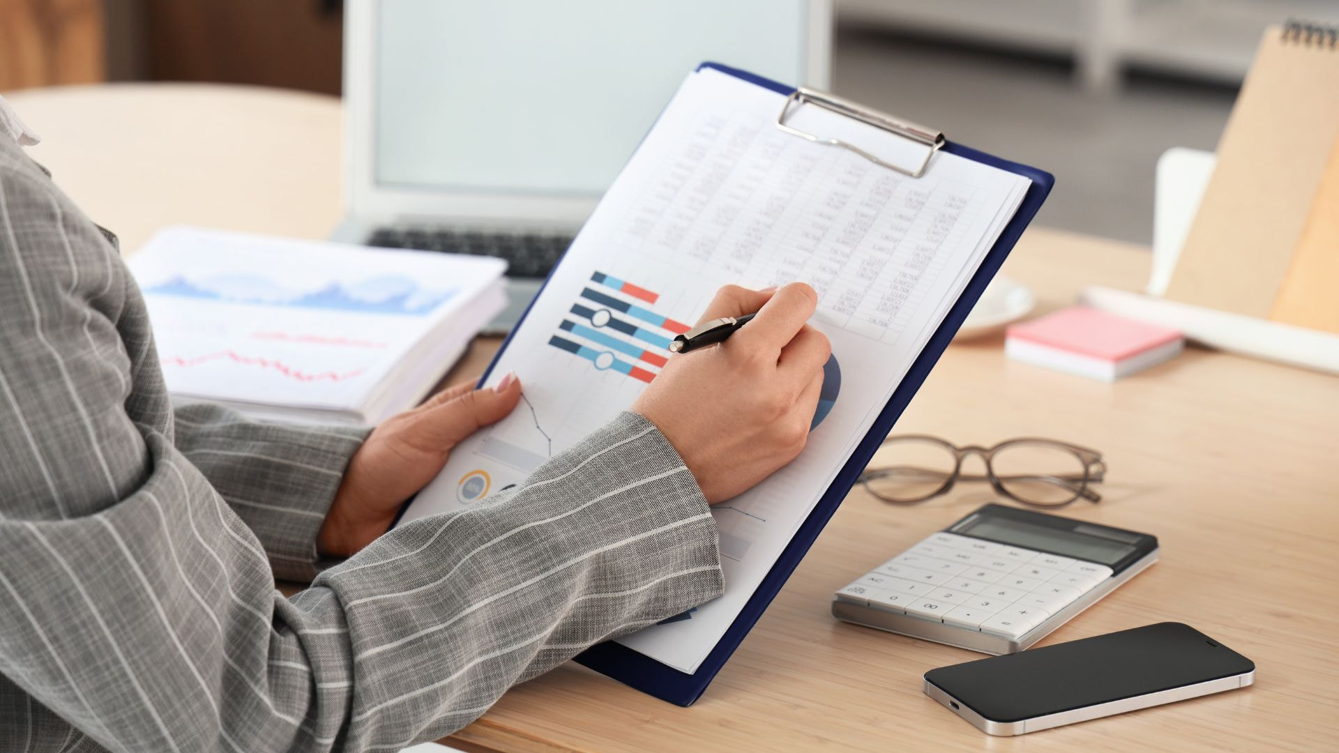IFRS 1 Là Gì? Tổng Quan Về Lập Báo Cáo Tài Chính Lần Đầu Theo IFRS 1