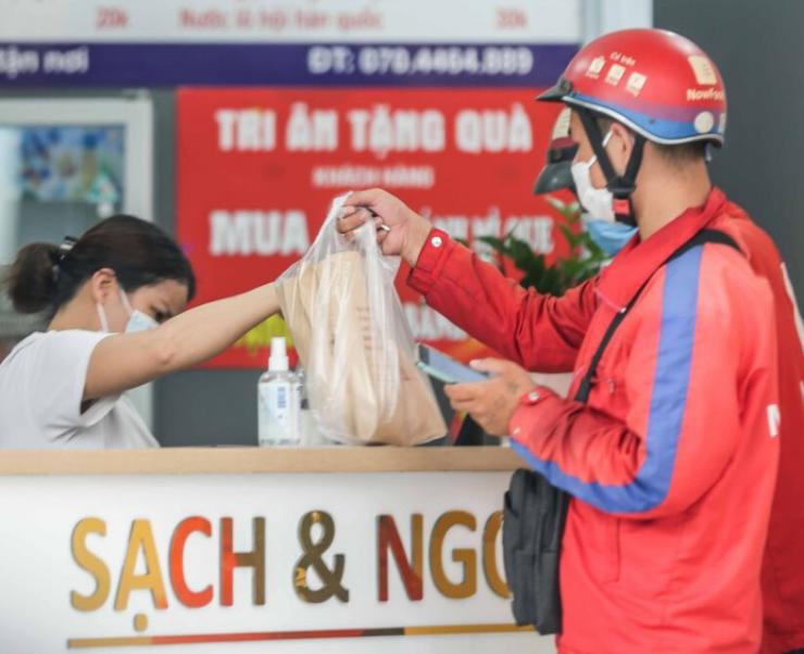 Ho Chi Minh-Ville : De nombreux types d’entreprises et de commerces sont ouverts jusqu’à 21h à partir du 16 septembre