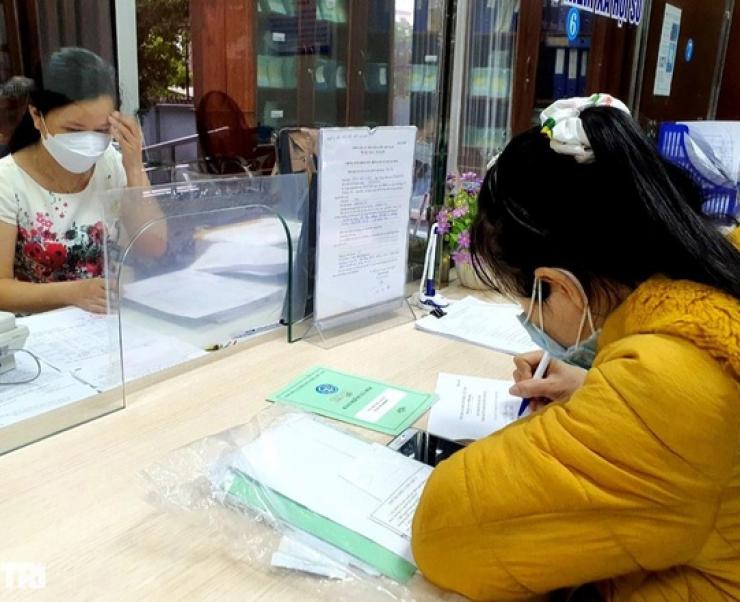 Instructions pour que les employés reçoivent de l’argent du Fonds d’assurance-chômage à partir du paquet de 30 000 milliards de VND